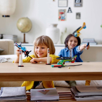 LEGO City Luchtrace 60260 vliegend helikopterspeelgoed, bevat 2 helikopters met trekbandje, een stuntvliegtuig en 2 pylonen, plus minifiguren van de piloten Rivera, Xtreme en Vitarush (140 onderdelen)